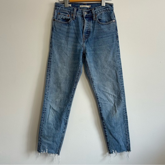 SOLD- Levi’s Wedgie Blue Jeans Women’s Size 24 - Picture 5 of 11